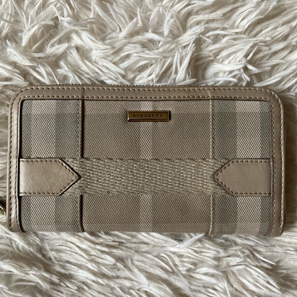 ◾️Vintage Burberry Beige Leather & Nova Check Long Ziparound Wallet - Picture 2 of 7